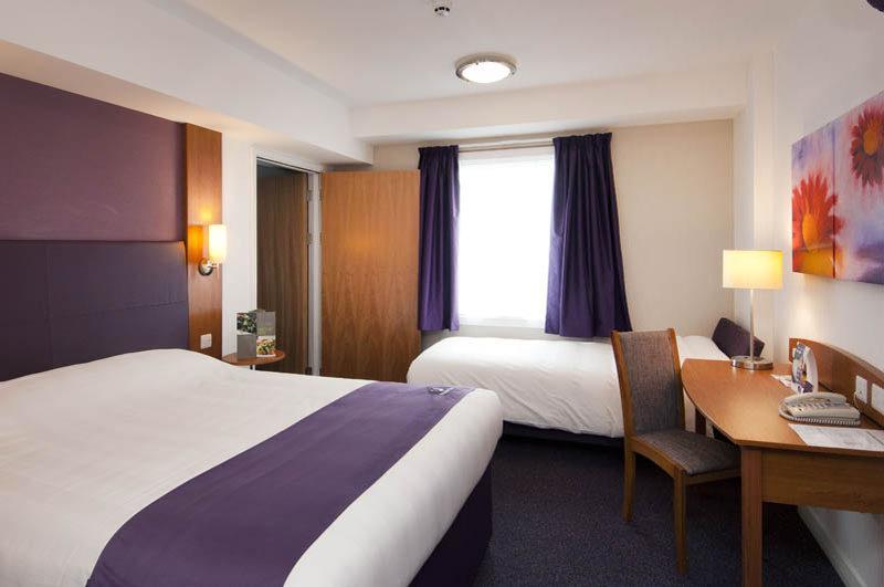 Premier Inn Coventry East Екстериор снимка